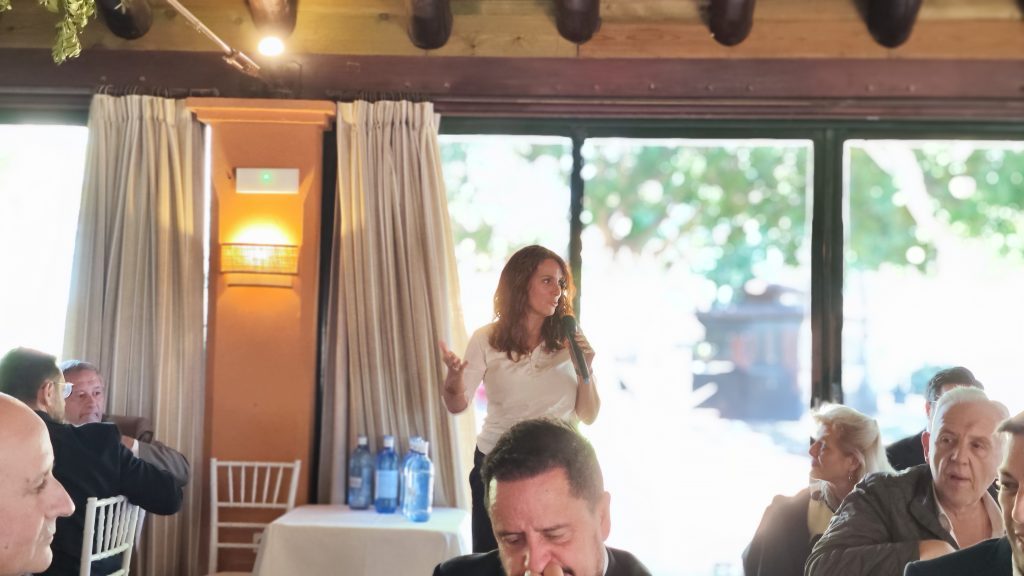 Reunión del Rotary Club Sevilla International con las ponencias de Carlos Mats sobre el metaverso y Padre Manuel Ángel sobre AFAR
