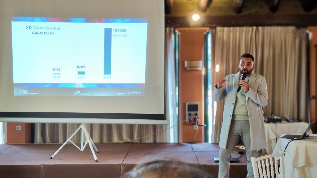 Reunión del Rotary Club Sevilla International con las ponencias de Carlos Mats sobre el metaverso y Padre Manuel Ángel sobre AFAR