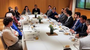 Ponencia de Roger Domingo sobre el mercado editorial en el club Rotary Sevilla International