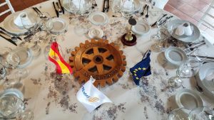 ‘Two closures’ speech by the gallery owner Pepe Cobo and the Consul General of Peru in Seville Rosario Botton at the Rotary Sevilla International Club