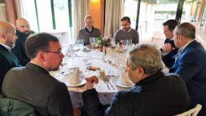 ‘Two closures’ speech by the gallery owner Pepe Cobo and the Consul General of Peru in Seville Rosario Botton at the Rotary Sevilla International Club