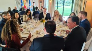 ‘Two closures’ speech by the gallery owner Pepe Cobo and the Consul General of Peru in Seville Rosario Botton at the Rotary Sevilla International Club