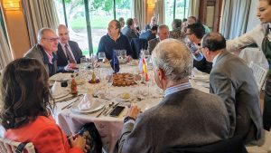‘Two closures’ speech by the gallery owner Pepe Cobo and the Consul General of Peru in Seville Rosario Botton at the Rotary Sevilla International Club