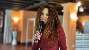 ‘Two closures’ speech by the gallery owner Pepe Cobo and the Consul General of Peru in Seville Rosario Botton at the Rotary Sevilla International Club