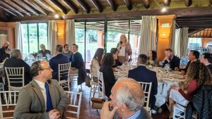 ‘Two closures’ speech by the gallery owner Pepe Cobo and the Consul General of Peru in Seville Rosario Botton at the Rotary Sevilla International Club