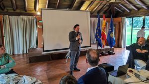‘Two closures’ speech by the gallery owner Pepe Cobo and the Consul General of Peru in Seville Rosario Botton at the Rotary Sevilla International Club