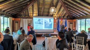 ‘Two closures’ speech by the gallery owner Pepe Cobo and the Consul General of Peru in Seville Rosario Botton at the Rotary Sevilla International Club