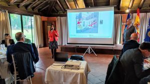 ‘Two closures’ speech by the gallery owner Pepe Cobo and the Consul General of Peru in Seville Rosario Botton at the Rotary Sevilla International Club