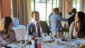 Conferencia de Carlos Rus presidente de ASPE sobre la situación de la sanidad en España en el club Rotary Sevilla International