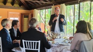 Conferencia de Carlos Rus presidente de ASPE sobre la situación de la sanidad en España en el club Rotary Sevilla International