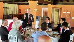 Conferencia de Carlos Rus presidente de ASPE sobre la situación de la sanidad en España en el club Rotary Sevilla International