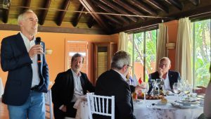 Conferencia de Carlos Rus presidente de ASPE sobre la situación de la sanidad en España en el club Rotary Sevilla International