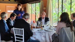 Conferencia de Carlos Rus presidente de ASPE sobre la situación de la sanidad en España en el club Rotary Sevilla International