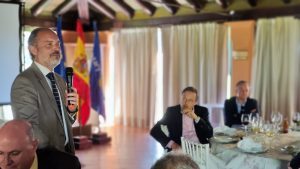 Conferencia de Carlos Rus presidente de ASPE sobre la situación de la sanidad en España en el club Rotary Sevilla International