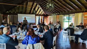 Conferencia de Carlos Rus presidente de ASPE sobre la situación de la sanidad en España en el club Rotary Sevilla International