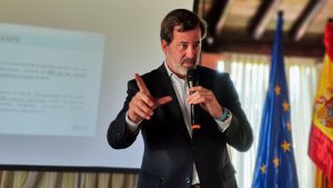 Conferencia de Carlos Rus presidente de ASPE sobre la situación de la sanidad en España en el club Rotary Sevilla International