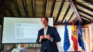 Conferencia de Carlos Rus presidente de ASPE sobre la situación de la sanidad en España en el club Rotary Sevilla International