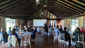 Conferencia de Carlos Rus presidente de ASPE sobre la situación de la sanidad en España en el club Rotary Sevilla International
