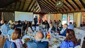 Conferencia de Carlos Rus presidente de ASPE sobre la situación de la sanidad en España en el club Rotary Sevilla International