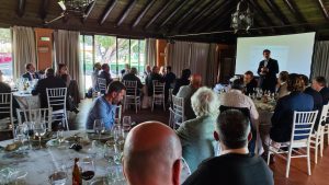 Conferencia de Carlos Rus presidente de ASPE sobre la situación de la sanidad en España en el club Rotary Sevilla International