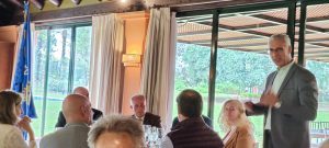El arqueólogo Alejandro Jiménez expone los nuevos descubrimientos de Itálica en el Rotary Club Sevilla International con la visita de rotarios del club de Leverkusen