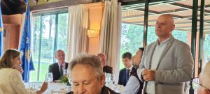 El arqueólogo Alejandro Jiménez expone los nuevos descubrimientos de Itálica en el Rotary Club Sevilla International con la visita de rotarios del club de Leverkusen