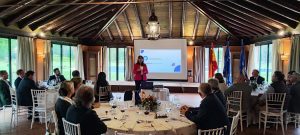 El arqueólogo Alejandro Jiménez expone los nuevos descubrimientos de Itálica en el Rotary Club Sevilla International con la visita de rotarios del club de Leverkusen
