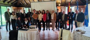 El arqueólogo Alejandro Jiménez expone los nuevos descubrimientos de Itálica en el Rotary Club Sevilla International con la visita de rotarios del club de Leverkusen
