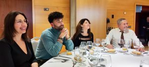 La artista internacional Michelle López y el médico Dr. Vicente Salinas dan ponencias en la reunión de Rotary Club Sevilla International