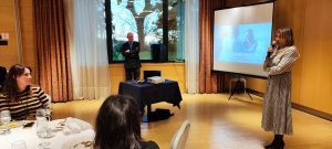 La artista internacional Michelle López y el médico Dr. Vicente Salinas dan ponencias en la reunión de Rotary Club Sevilla International