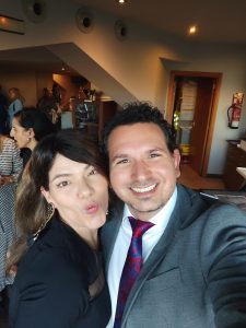 La artista internacional Michelle López y el médico Dr. Vicente Salinas dan ponencias en la reunión de Rotary Club Sevilla International
