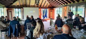 Ponencias en el Rotary Sevilla International de Rocío de los Reyes Machuca presidenta de CEDDD Andalucía y Sebastián Morales sobre ciberseguridad