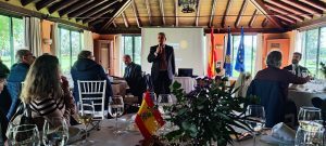 Ponencias en el Rotary Sevilla International de Rocío de los Reyes Machuca presidenta de CEDDD Andalucía y Sebastián Morales sobre ciberseguridad