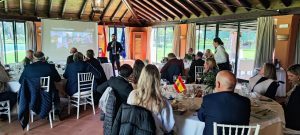 Ponencias en el Rotary Sevilla International de Rocío de los Reyes Machuca presidenta de CEDDD Andalucía y Sebastián Morales sobre ciberseguridad