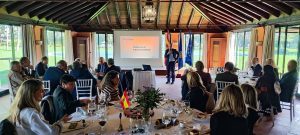Ponencias en el Rotary Sevilla International de Rocío de los Reyes Machuca presidenta de CEDDD Andalucía y Sebastián Morales sobre ciberseguridad
