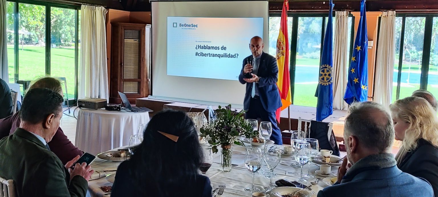 Ponencias en el Rotary Sevilla International de Rocío de los Reyes Machuca presidenta de CEDDD Andalucía y Sebastián Morales sobre ciberseguridad