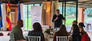 Presentations by Cristian Nila on Effective Communication and by the detective Juan Carlos Arias at the Rotary Club Sevilla International meeting