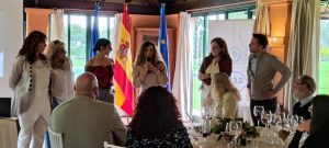 Presentations by Cristian Nila on Effective Communication and by the detective Juan Carlos Arias at the Rotary Club Sevilla International meeting