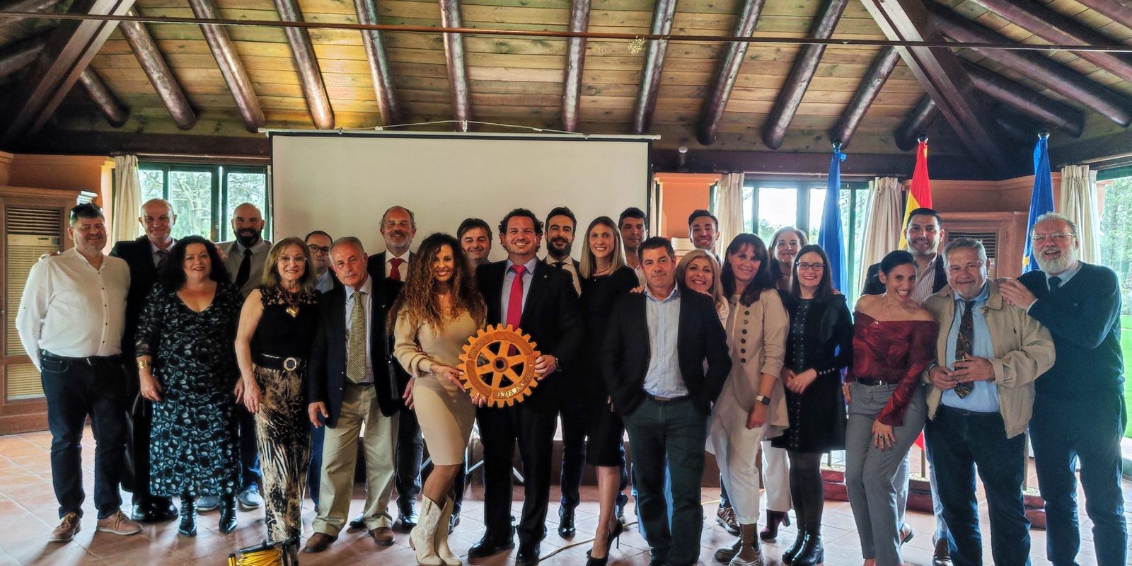 Presentations by Cristian Nila on Effective Communication and by the detective Juan Carlos Arias at the Rotary Club Sevilla International meeting