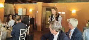 El profesor de la Universidad de Sevilla Joaquín Peña y la empresaria Sara Soriano hablan de Inteligencia Artificial y Transformación Digital en la reunión del Rotary Club Sevilla International