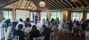 El profesor de la Universidad de Sevilla Joaquín Peña y la empresaria Sara Soriano hablan de Inteligencia Artificial y Transformación Digital en la reunión del Rotary Club Sevilla International