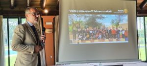 El profesor de la Universidad de Sevilla Joaquín Peña y la empresaria Sara Soriano hablan de Inteligencia Artificial y Transformación Digital en la reunión del Rotary Club Sevilla International