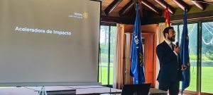 El profesor de la Universidad de Sevilla Joaquín Peña y la empresaria Sara Soriano hablan de Inteligencia Artificial y Transformación Digital en la reunión del Rotary Club Sevilla International