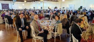 El Rotary Club Sevilla International asiste al almuerzo solidario de AFAR para personas sin hogar